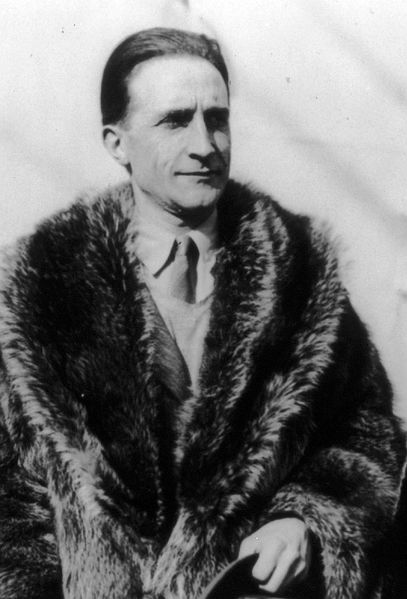 Fichier:Marcel Duchamp (1927).jpg